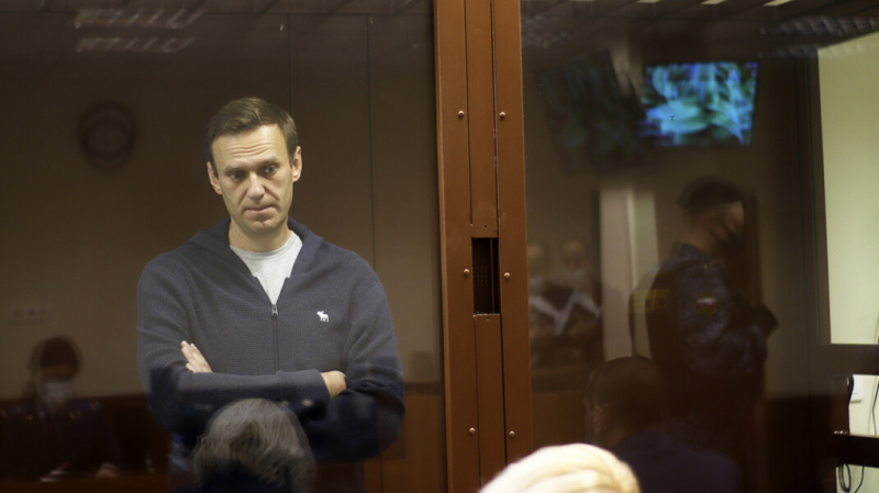 Навальный пожаловался на «пытку бессонницей» и отказ в медицинской помощи