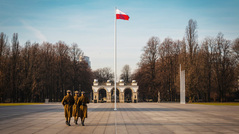 Польша обвинила высланного российского консула в распространении COVID-19
