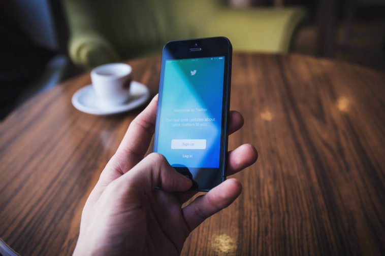 Пользователь Twitter создал сервис, проверяющий, замедлена соцсеть или нет