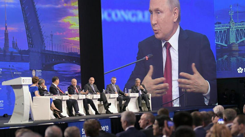 Послушать Путина на первом с начала пандемии Петербургском форуме можно будет за миллион рублей