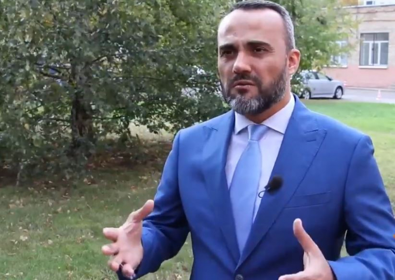 Правозащитника Иззата Амона нашли в СИЗО в Таджикистане. Его искали почти неделю после выдворения из России