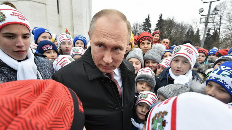 Путин предупредил о «хладнокровном» использовании детей в интернете для «эгоистических» целей