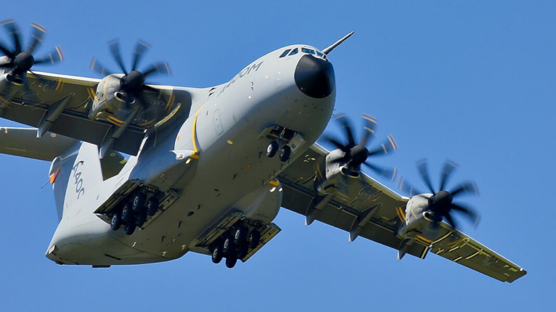 Разведка Британии заподозрила Россию в попытках глушить связь у военных самолётов