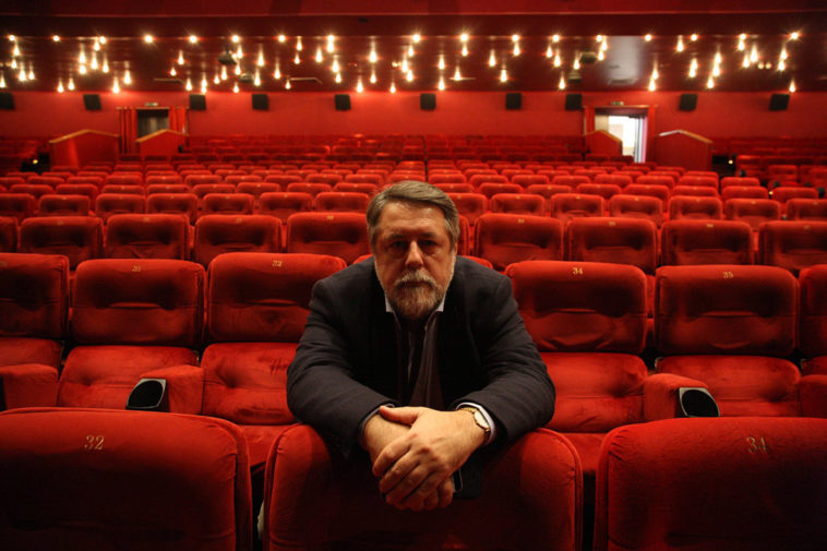 Режиссера Виталия Манского оштрафовали на 10 тысяч рублей за пикет с трусами у здания ФСБ