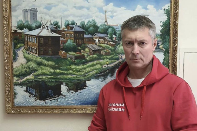 Ройзмана задержали в Екатеринбурге. На него составили протоколы за акции в поддержку Навального