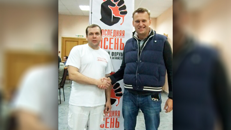 Роскомнадзор потребовал от Twitter удалить публикацию активиста про акцию Навального с фонариками