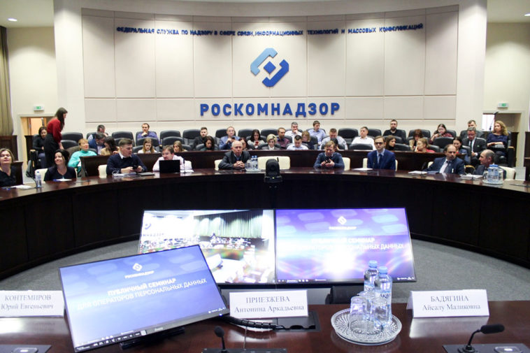 Роскомнадзор снова заблокировал ЛГБТ-сайт “Парни ПЛЮС”