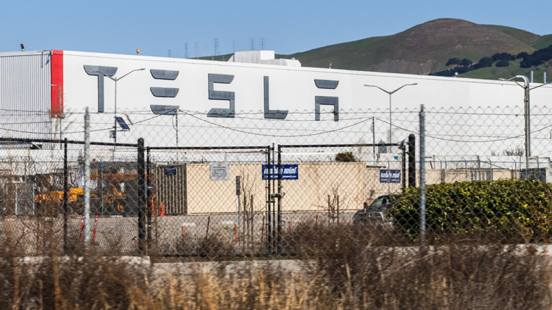 Россиянин признал вину в подготовке кибератаки на завод Tesla Илона Маска