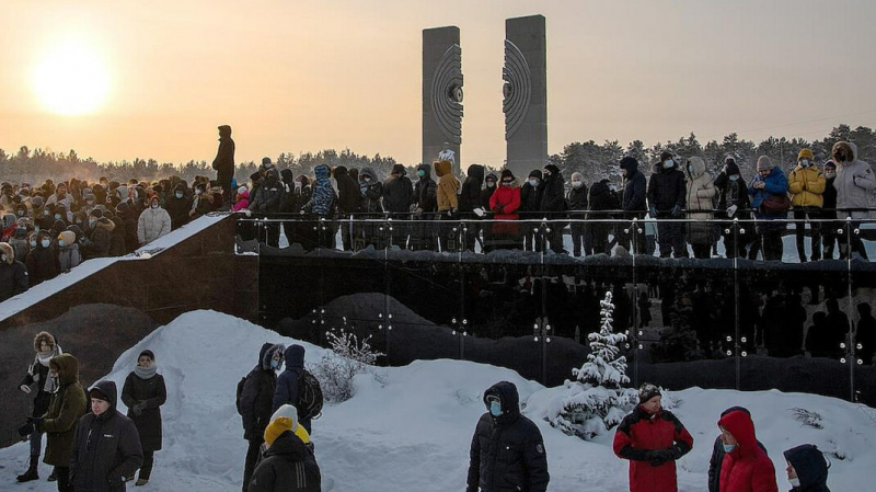 СК в Челябинске отказался проверять полицейского, толкнувшего пенсионерку на митинге