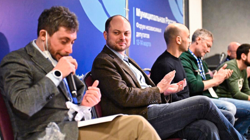 Сорванный МВД муниципальный форум после выхода на свободу участников продолжился на неформальных площадках