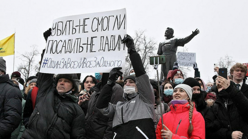 Сотрудников ГАЗа обвинили в жалобах на митингующих за Навального в обмен на премии. Предприятие это отрицает