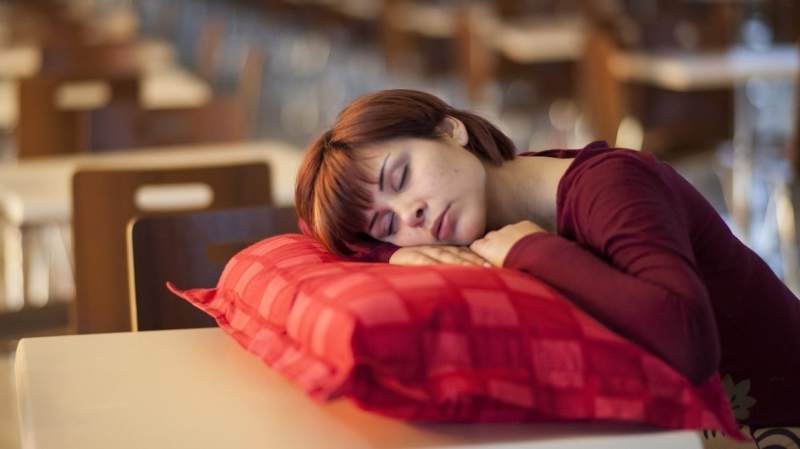 Спящие люди способны слышать то, что им говорят