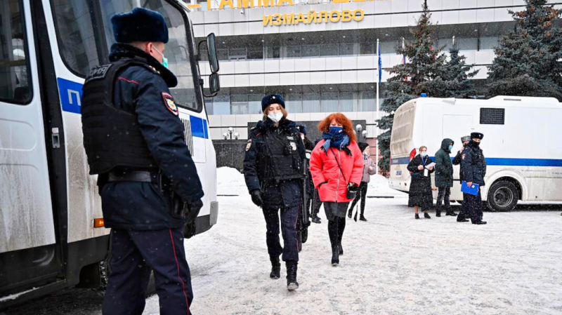 «Устрашающая акция перед думской кампанией»: задержания на форуме независимых депутатов курировала ФСБ