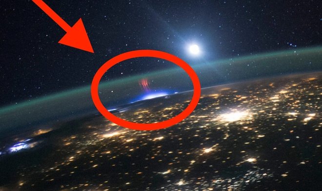 В небе над Гавайями сфотографировали редчайший атмосферный феномен