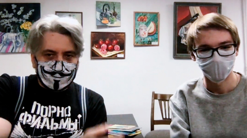 В Петербурге депутата вызвали в полицию из-за футболки с названием группы «Порнофильмы»