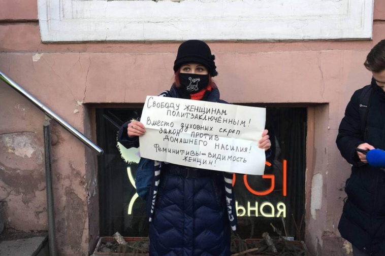 В Петербурге прошли феминистские акции за права женщин
