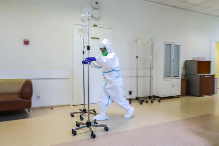 В России выявили 11 022 новых случая заражений коронавирусом за сутки