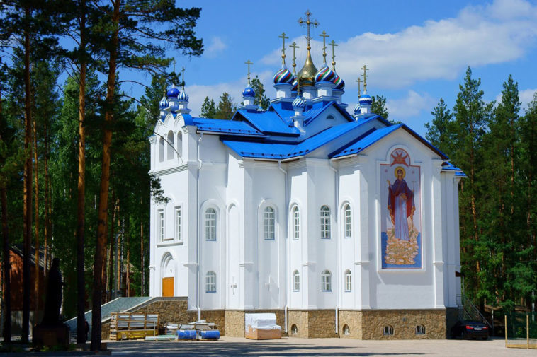 В Среднеуральском монастыре задержали 15 человек