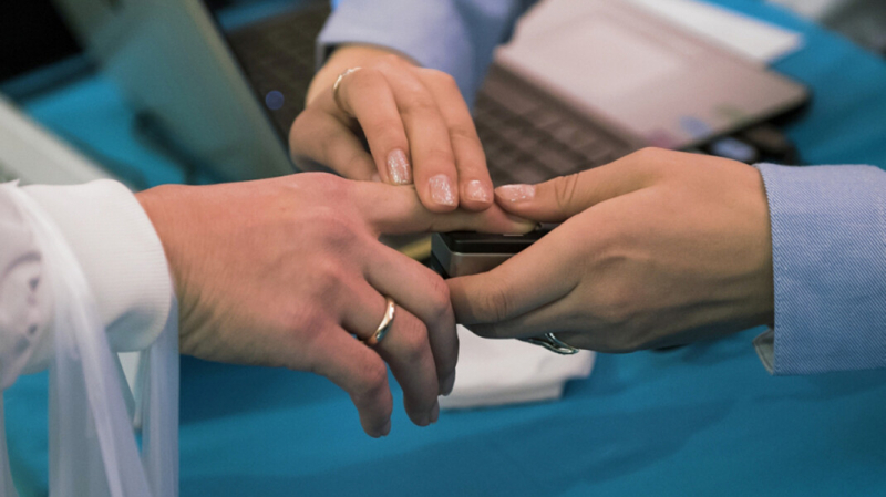 Власти введут «административные меры», чтобы заставить россиян сдать биометрические данные