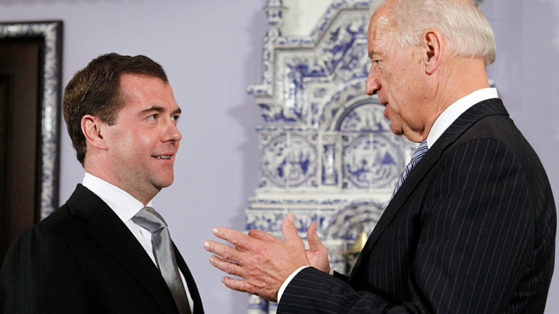 «Время его не пощадило». Медведев процитировал Фрейда в ответ на слова Байдена о «Путине-убийце»