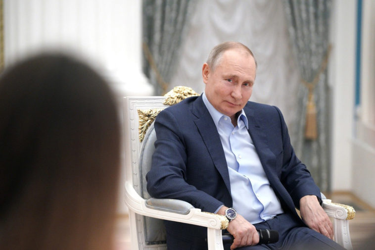 VTimes: олигархи попросили у Путина налоговые льготы на триллион рублей