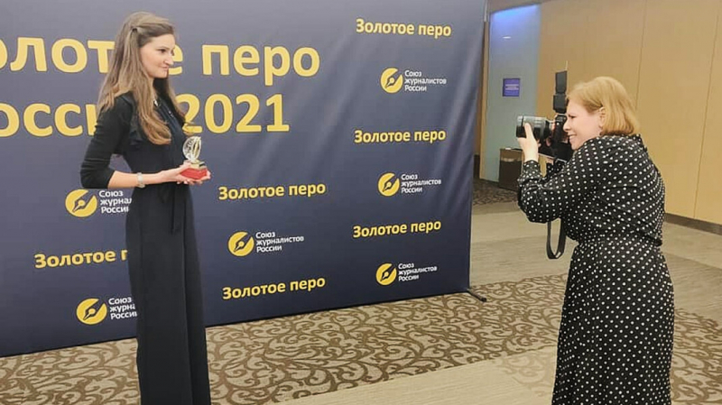 «За нами правда». Журналистка «России 1», снявшая сюжет о «вилле Навального», получила премию «Золотое перо»