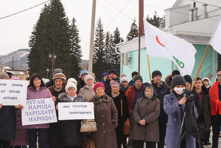 Жителя Алтая оштрафовали по делу о призывах к терроризму за цитирование “Интернационала”