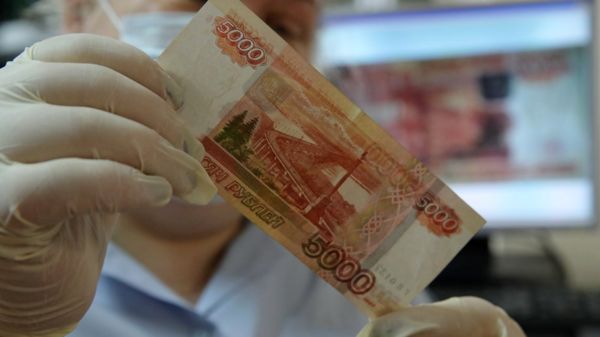 В России появится "налог для богатых". Поможет ли он детям и экономике?