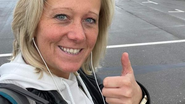 Коронавирус: в Англии открываются пабы, магазины и бассейны, люди ликуют