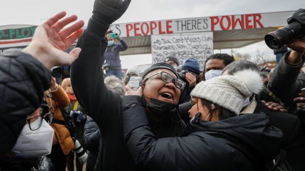 Полицейского Шовина признали виновным в убийстве Флойда. Приговор вынесут в июне
