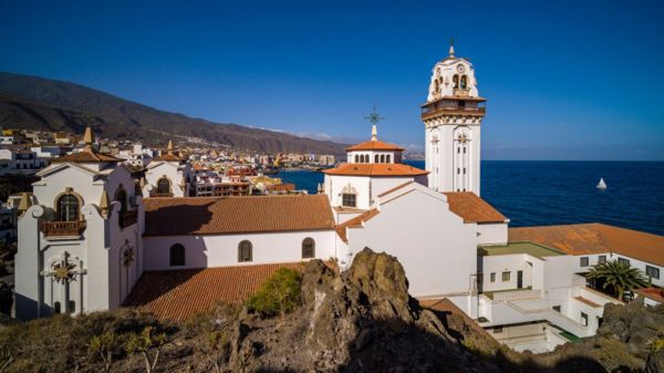 Дайджест: ХДС выбрала преемника Меркель, Байден разрешил вакцинироваться всем