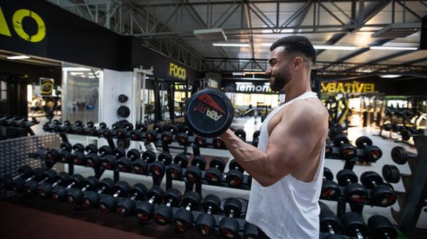 Коронавирус в мире: Pfizer может не помочь против южноафриканского штамма, в Европе продолжают снимать ограничения