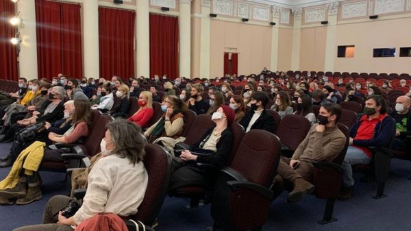 Опечатанные залы. Власти в Санкт-Петербурге сорвали кинофестиваль "Артдокфест"