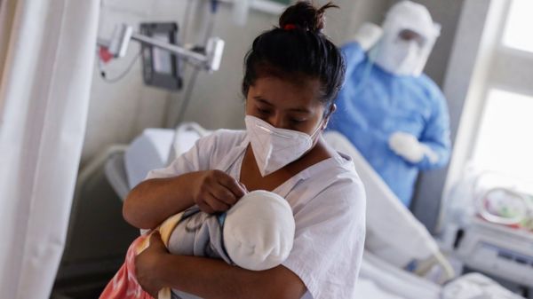 Коронавирус во время беременности сильно повышает риск тяжелых родов