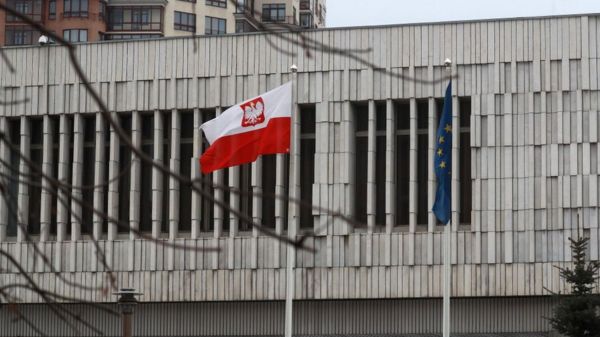 Москва объявила нон грата пять польских дипломатов в ответ на высылку трех российских