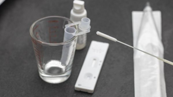 Коронавирус в мире: график снятия карантина в Британии, во Франции расследуют подпольные рестораны