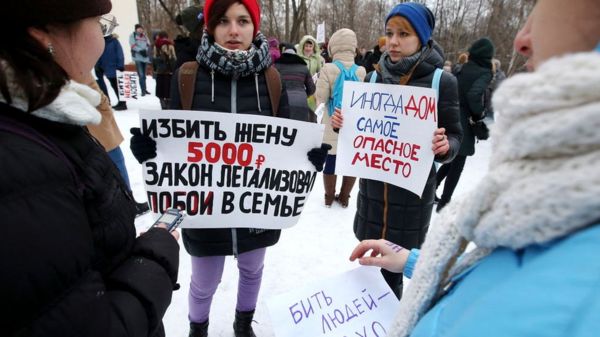 Для защиты жертв домашнего насилия Конституционный суд России постановил изменить статью УК о побоях