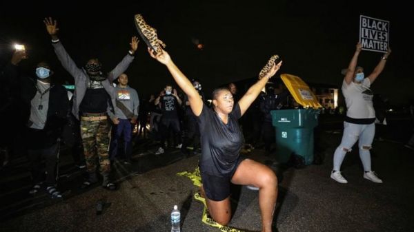 Дайджест: Россия ограничивает полеты в Турцию на фоне пандемии, Джо Байден просит американцев протестовать мирно