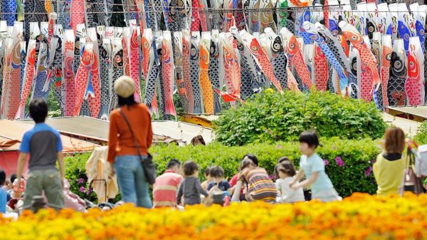 Коронавирус в мире: ЕС подала в суд на производителя вакцины, Запад спешит на помощь Индии