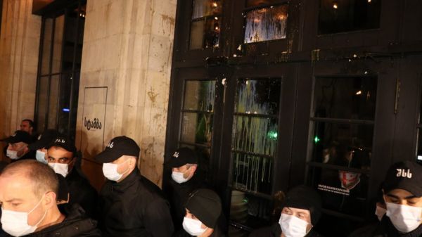 Как день рождения Владимира Познера вызвал новые протесты в Грузии