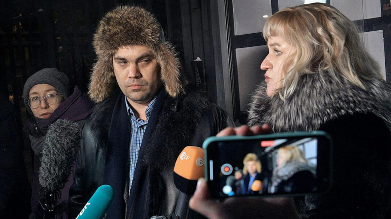 Адвокат: Навальный перестаёт чувствовать руки, у него обнаружили две грыжи