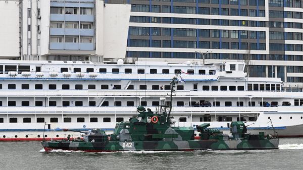 Дайджест: Запад пытается понять, зачем Путину войска у границ Украины; Соболь могут доставить в суд