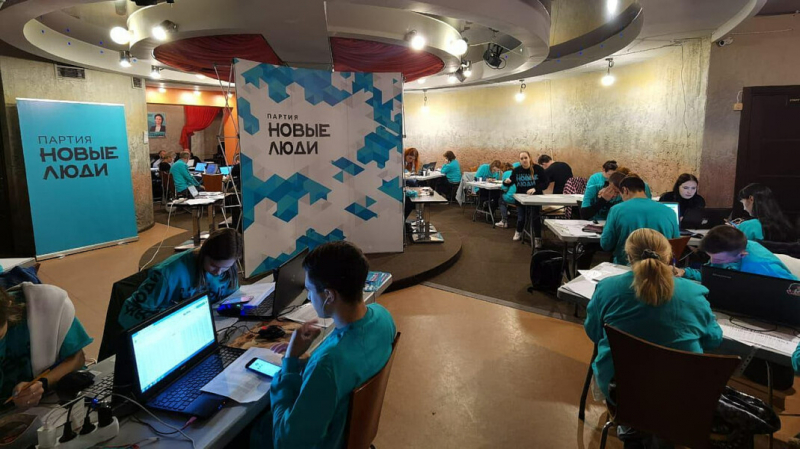 Члена партии «Новые люди» задержали во время форума в Смоленске за организацию акции в поддержку Навального