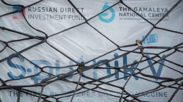 "Спутник V" вызвал сомнения в Словакии. РФПИ потребовал все вернуть