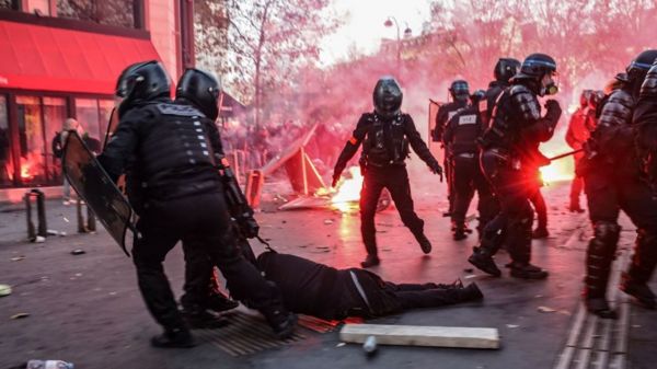 Французский парламент запретил деанонимизацию полицейских в интернете