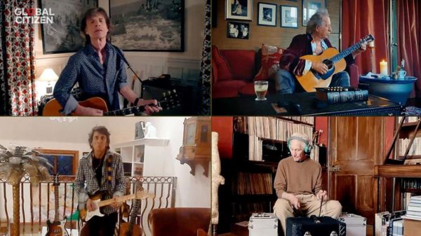 Дайджест: Запад пытается понять, зачем Путину войска у границ Украины; Соболь могут доставить в суд