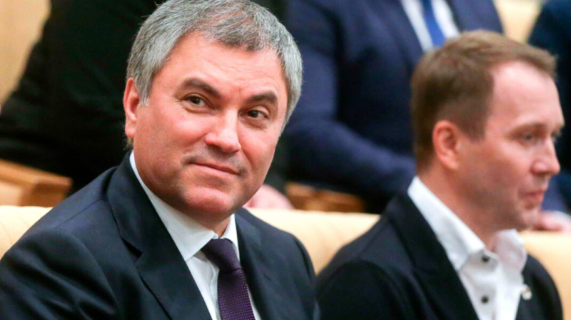 Депутата Володина и певца Лазарева назвали клиентами суррогатных матерей. СК хотел арестовать таких клиентов