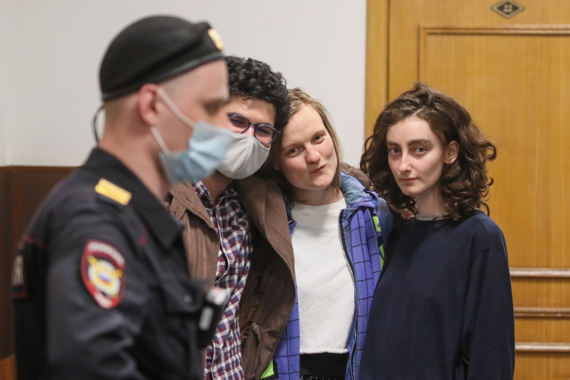 "Элита, состоящая из геронтократов, боится молодых". Социолог и философ Григорий Юдин – о том, почему преследуют редакцию DOXA