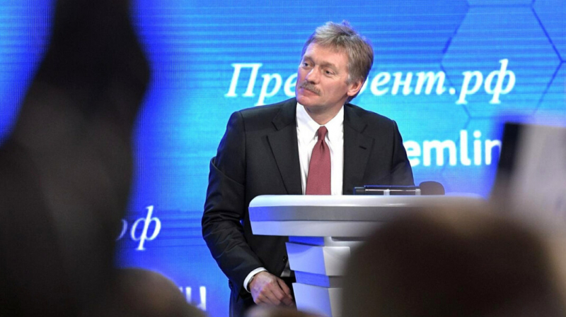 «Это не единая тенденция, а разные дела». Песков — о давлении силовиков на журналистов и адвокатов