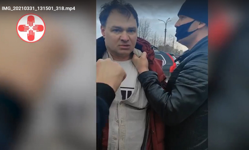 "Я думала, что это какие-то районные бандиты". Как замглавы "Альянса врачей" в Мурманске задерживали силовики в штатском